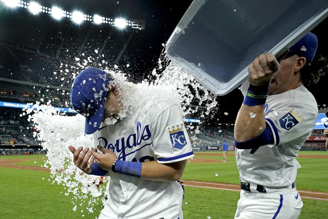 Melendez has 4 RBIs, Royals score 8 in 6th, beat ChiSox 12-5