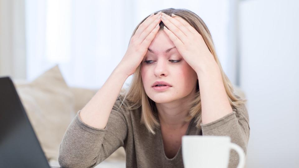 Ungünstige Arbeitsbedingungen können Stress auslösen und für ein schlechtes Betriebsklima sorgen. Am besten lassen sich Probleme gemeinsam mit Kollegen lösen, rät eine Expertin. Foto: Christin Klose/dpa-tmn