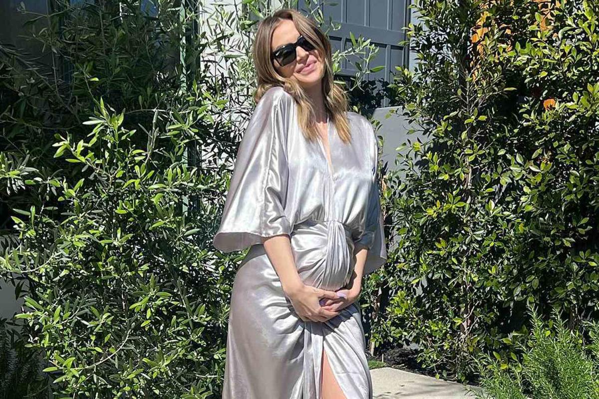 Pregnant Lala Kent Claps Back After Getting Criticism for Naked Selfie — and Shares Another