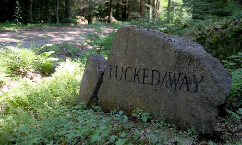 The end of a driveway to the property where Ghislaine Maxwell was arrested by the FBI.