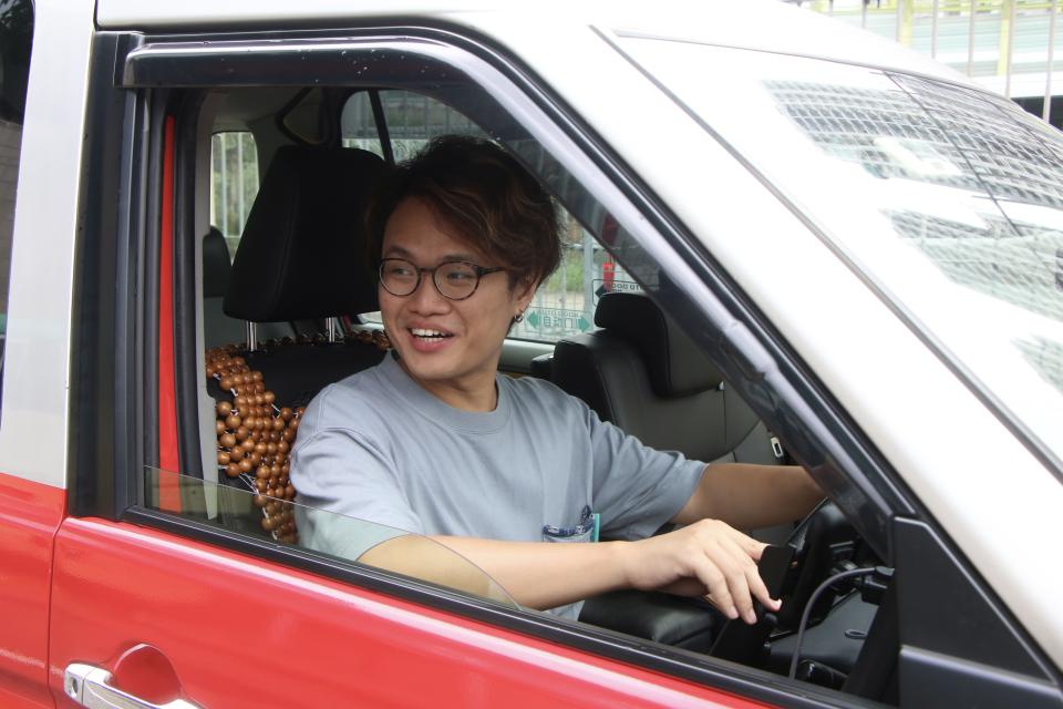 Former Sha Tin District Councilor Chung Lai-him said on social media earlier that he successfully obtained a taxi and minibus license and officially entered the ranks of 