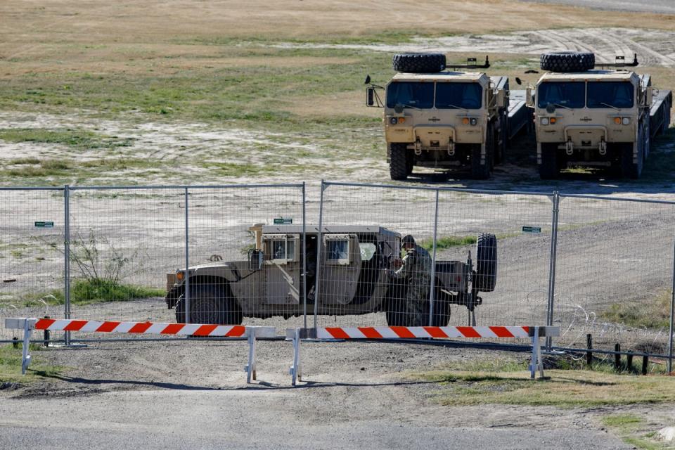 A Texas Department of Public Safety officer guards an entrance to Shelby Park, on 11 January 2024, in Eagle Pass, Texas (© 2024 Sam Owens / San Antonio Express-News)