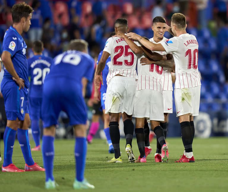 Lamela celebra la victoria tras el partido de La Liga Santander entre Getafe CF y Sevilla FC. A fuerza de goles, el argentino hace oír su apellido