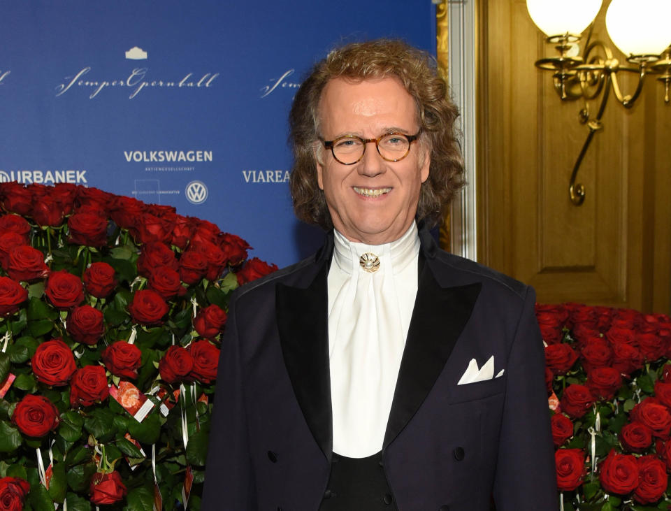 <p>Wegen des enormen Erfolgs im Vorjahr spielte Geigen-Genie André Rieu auch diesmal wieder das traditionelle Mitternachtskonzert. Der virtuose Violinist und sein Johann-Strauss-Orchester waren der musikalische Höhepunkt des Abends. (Bild: ddp Images) </p>