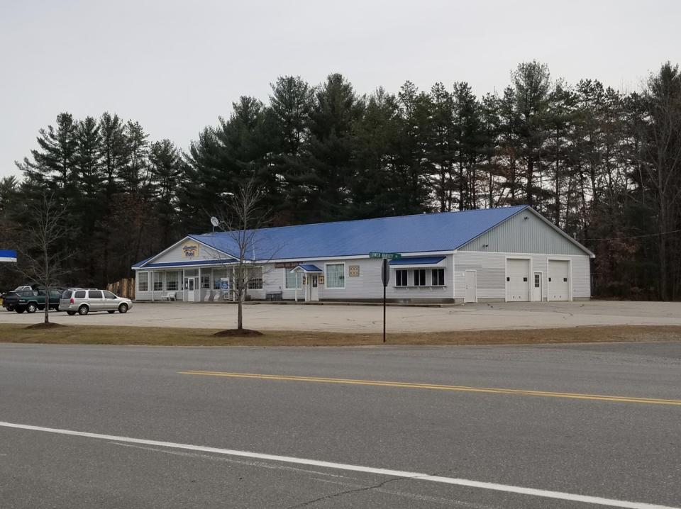 Hometown Gas & Grill in Lebanon, Maine