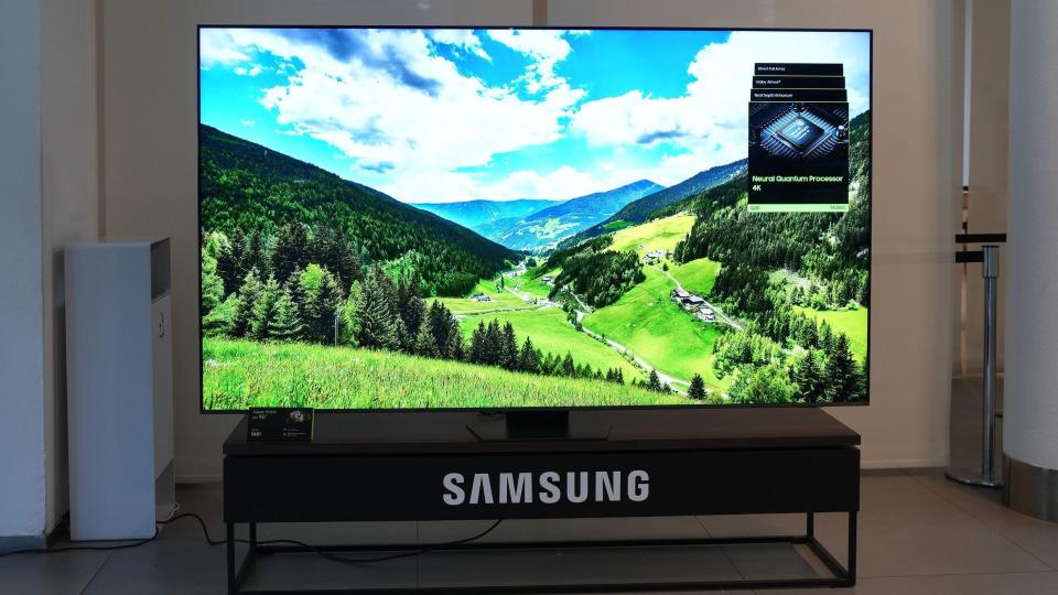 Samsung QLED de 98 pulgadas, el televisor más grande del nuevo lineal de televisores premium 2023 de Samsung