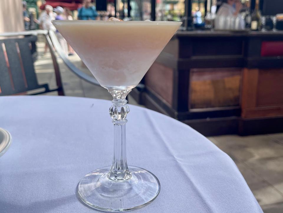 grapefruit martini at hollywood brown derby lounge disney world