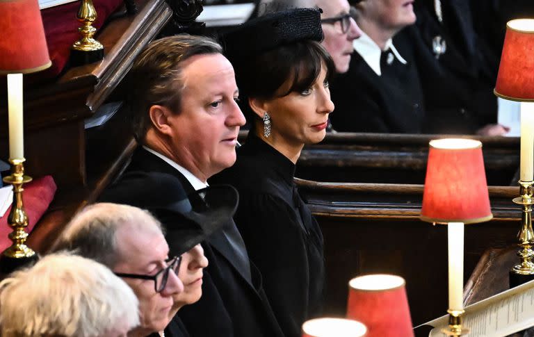 El ex primer ministro británico David Cameron y su esposa Samantha Cameron