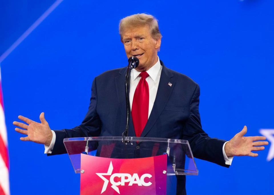 El expresidente Donald Trump da un discurso durante la conferencia conservadora CPAC, el sábado 24 de febrero de 2024, en National Harbor, Maryland.