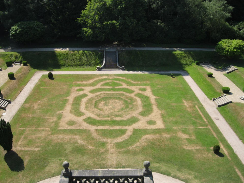 Crop marks show of the old garden at Gawthorpe Hall, Lancashire which was taken out in the 1940's but can now be seen again through the parched grass (SWNS)