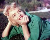 Mysterium Marilyn Monroe: Als sinnlich-verletzliche Hollywood-Ikone wurde der Star aus "Blondinen bevorzugt" und "Manche mögen's heiß" unsterblich. Mit 36 Jahren verlor die Schauspielerin allerdings im August 1962 ihr Leben. Die Haushälterin fand Monroe eines Morgens nackt und tot in ihrem Bett, das Telefon in der Hand ...