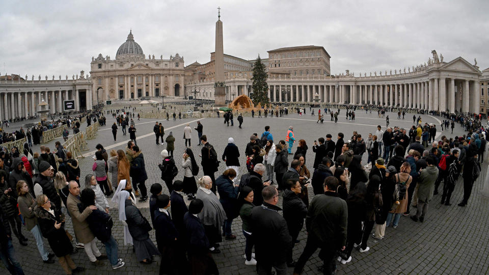 Thousands of faithful began paying their respects to Pope Emeritus Benedict XVI at St. Peter's Basilica in the Vatican, January 2, 2023.  / Credit: ANDREAS SOLARO/AFP via Getty Images