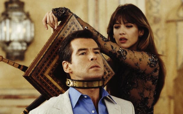 Pierce Brosnan as James Bond and Sophie Marceau as Elektra King in Michael Apted's THE WORLD IS NOT ENOUGH