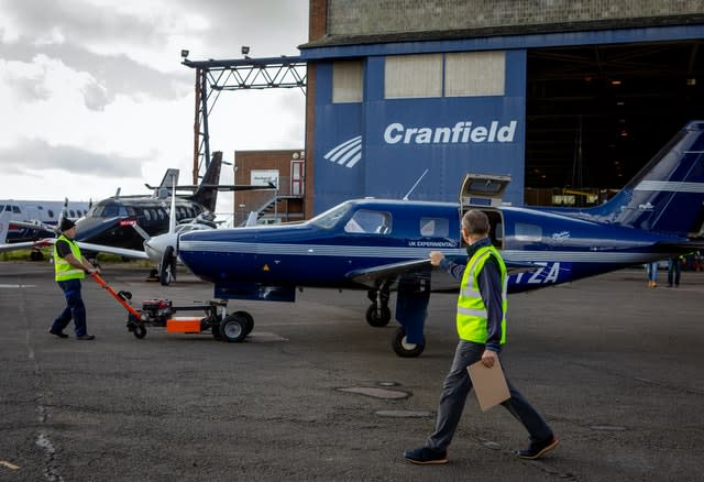 Piper Malibu plane completes worlds first flight