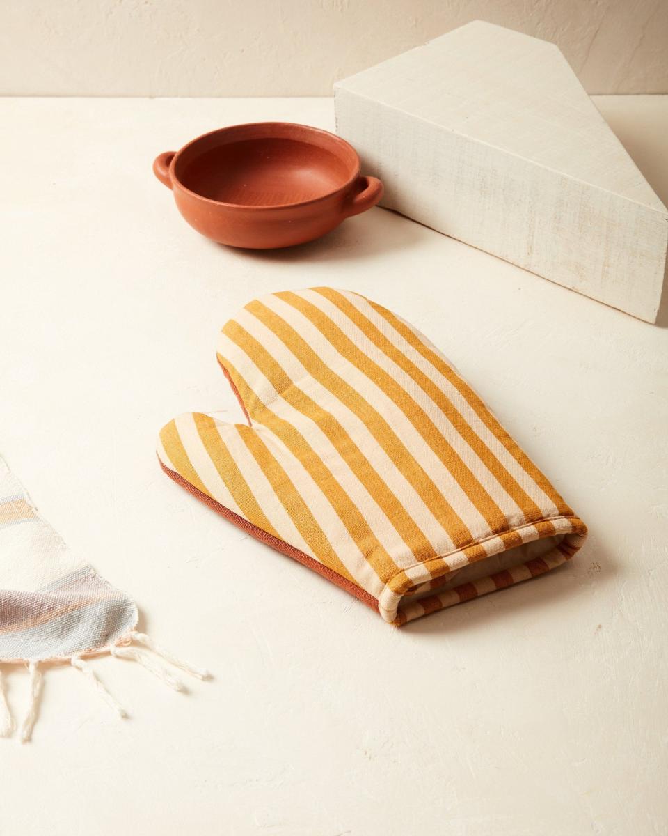 5) Sol Oven Mitt Honey