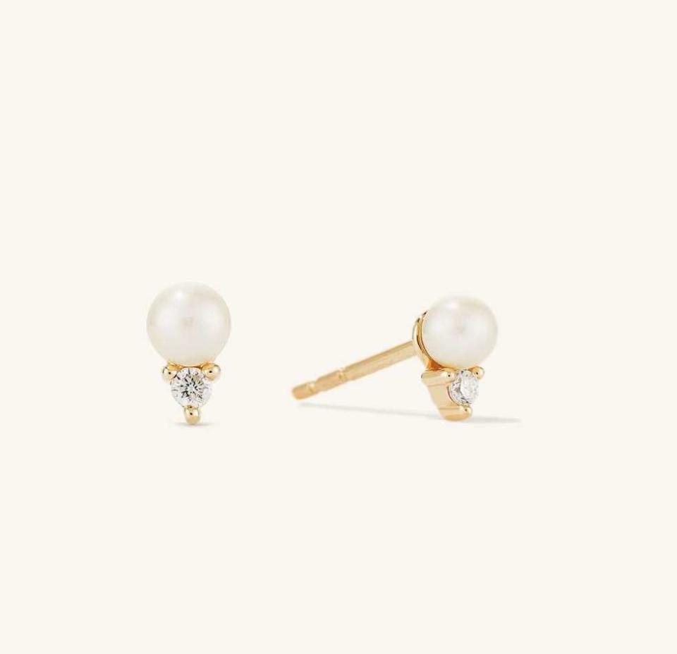 Diamond Pearl Studs. Image via Mejuri.