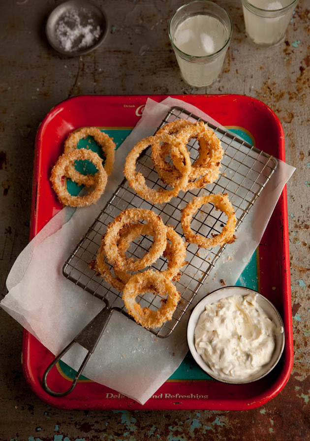 Crispy Onion Rings with Jalapeno Dip