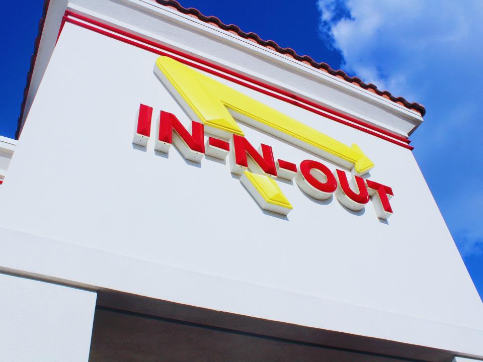 in n out burger sign