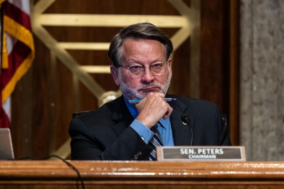 <div class="inline-image__caption"><p>Sen. Gary Peters (D-MI) simply ignored reporters’ questions about the administration’s decision-making.</p></div> <div class="inline-image__credit">Graeme Jennings/Getty</div>