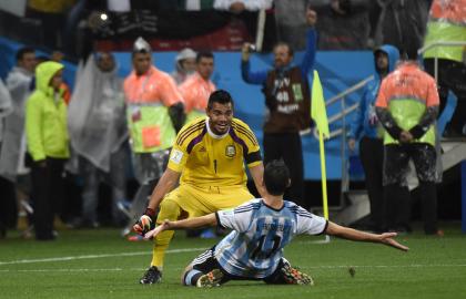 Argentina's Maxi Rodriguez celebrates with Sergio Romero after their team's semifinal win. (AFP)