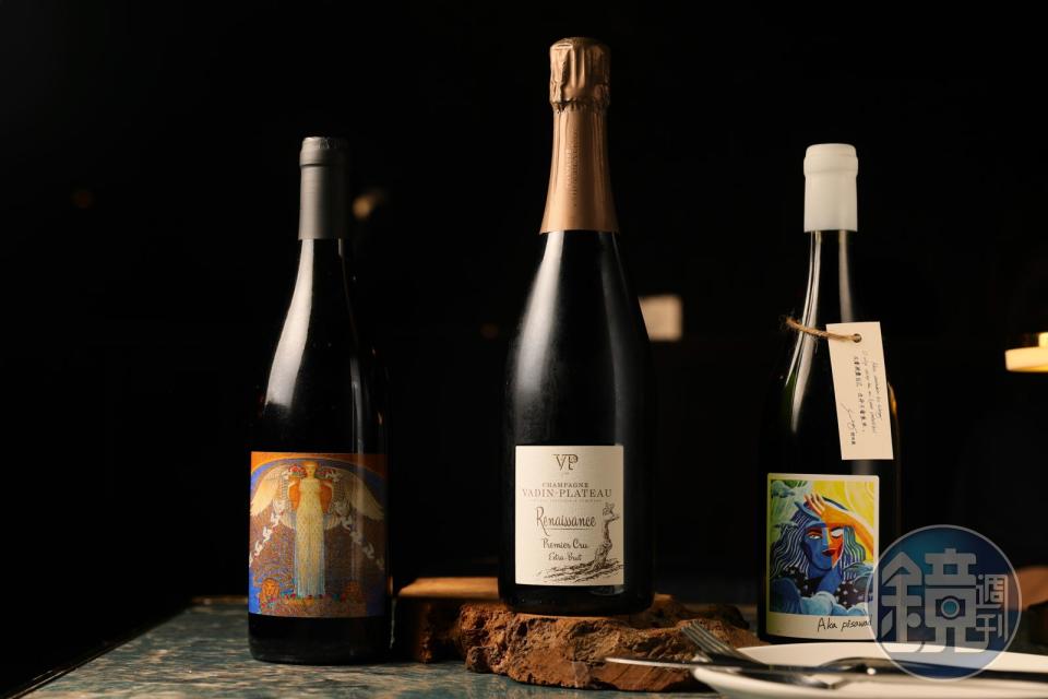 （由右至左）與舒米恩合作酒標設計的隆河白酒、小農香檳、羅亞爾河產的陶甕自然酒。