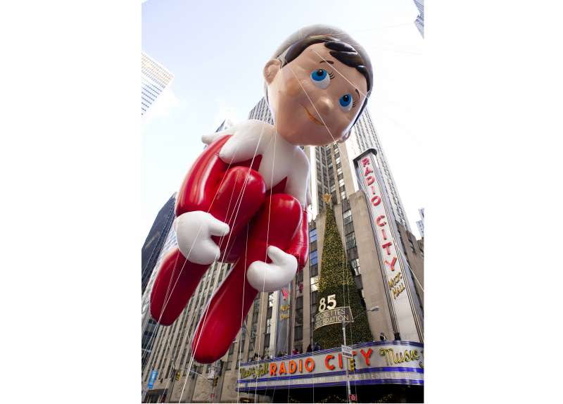 梅西百貨感恩節遊行中的巨型卡通氣球。（AP）