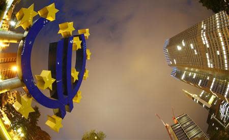 The euro sign landmark is seen at the headquarters (R) of the European Central Bank (ECB) in Frankfurt September 2, 2013. REUTERS/Kai Pfaffenbach