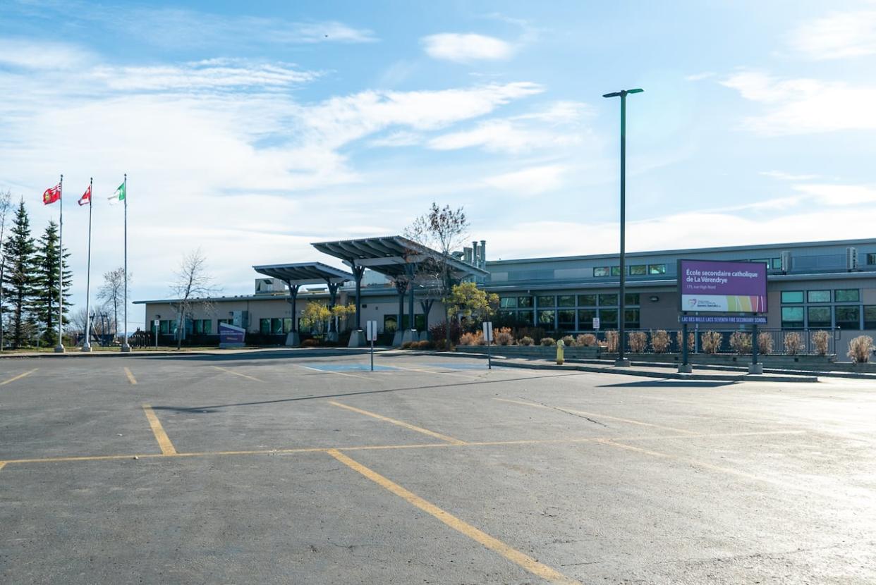 A vacant Thunder Bay school is shown after the French Catholic school board in northwestern Ontario has closed schools following one of the bomb threats. (Marc Doucette/CBC - image credit)