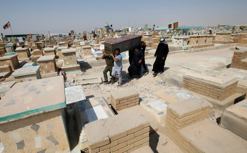 Iraqis flock to Najaf's COVID-19 cemetery to move their dead elsewhere