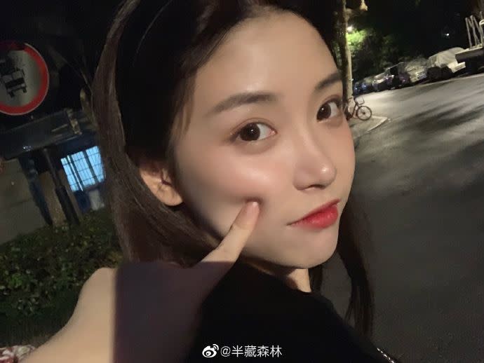 胡文婕遭閨密阿沁指控，偷吃自己未婚夫，消息爆出後重創女方形象。（圖／半藏森林@微博）