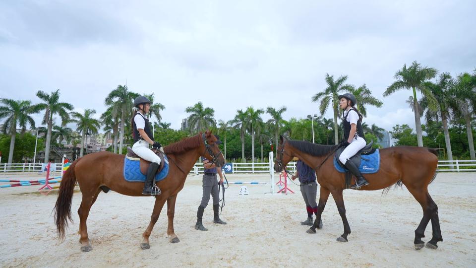 Foodies sweep across Hong Kong and Shenzhen | Lin Xiuyi, Liang Kaiqing, Liang Chaoyi and Liao Huiyi perform an unusual square dance, cute and gorgeous