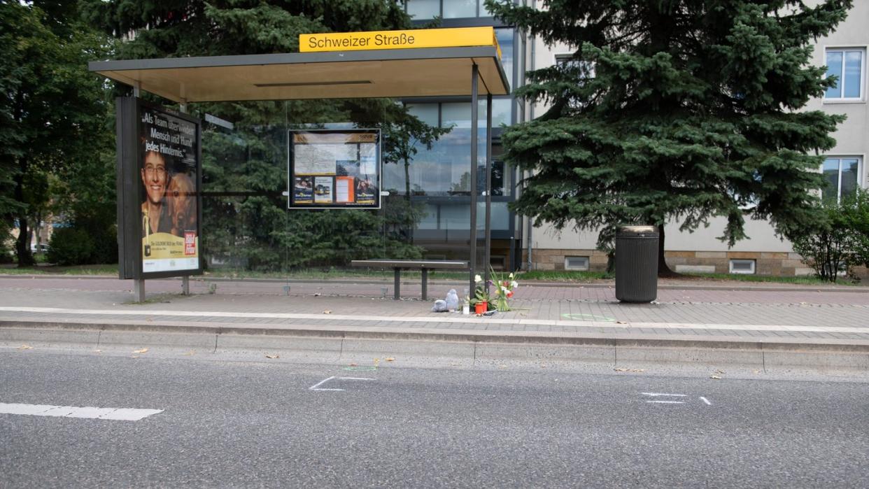 Der Junge war auf der Budapester Straße in Richtung Zentrum von einem Auto angefahren worden.