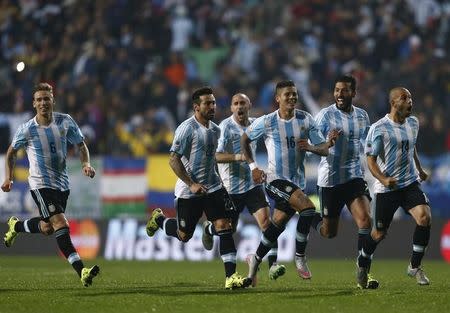 Argentina players celebrate after defeating Colombia in penalty kicks following the end of regulation play in their Copa America 2015 quarter-finals soccer match at Estadio Sausalito in Vina del Mar, Chile, June 26, 2015. REUTERS/Marcos Brindicci