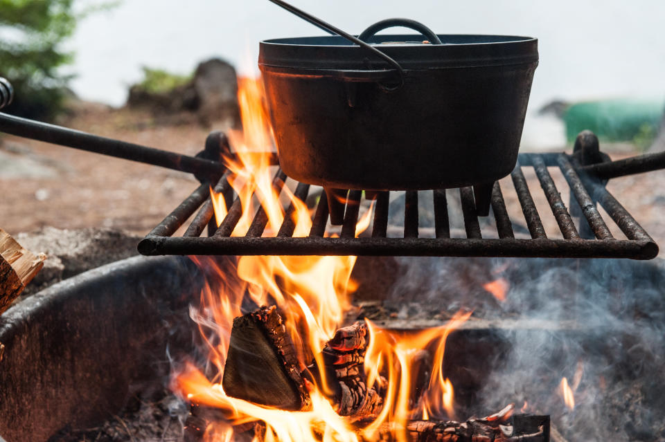 While bread can be baked over a traditional fire, as seen above, the Babylonian siege was expected to be so devastating that preparations were made to build fires with human excrement instead of traditional sources. (Photo: EJJohnsonPhotography via Getty Images)