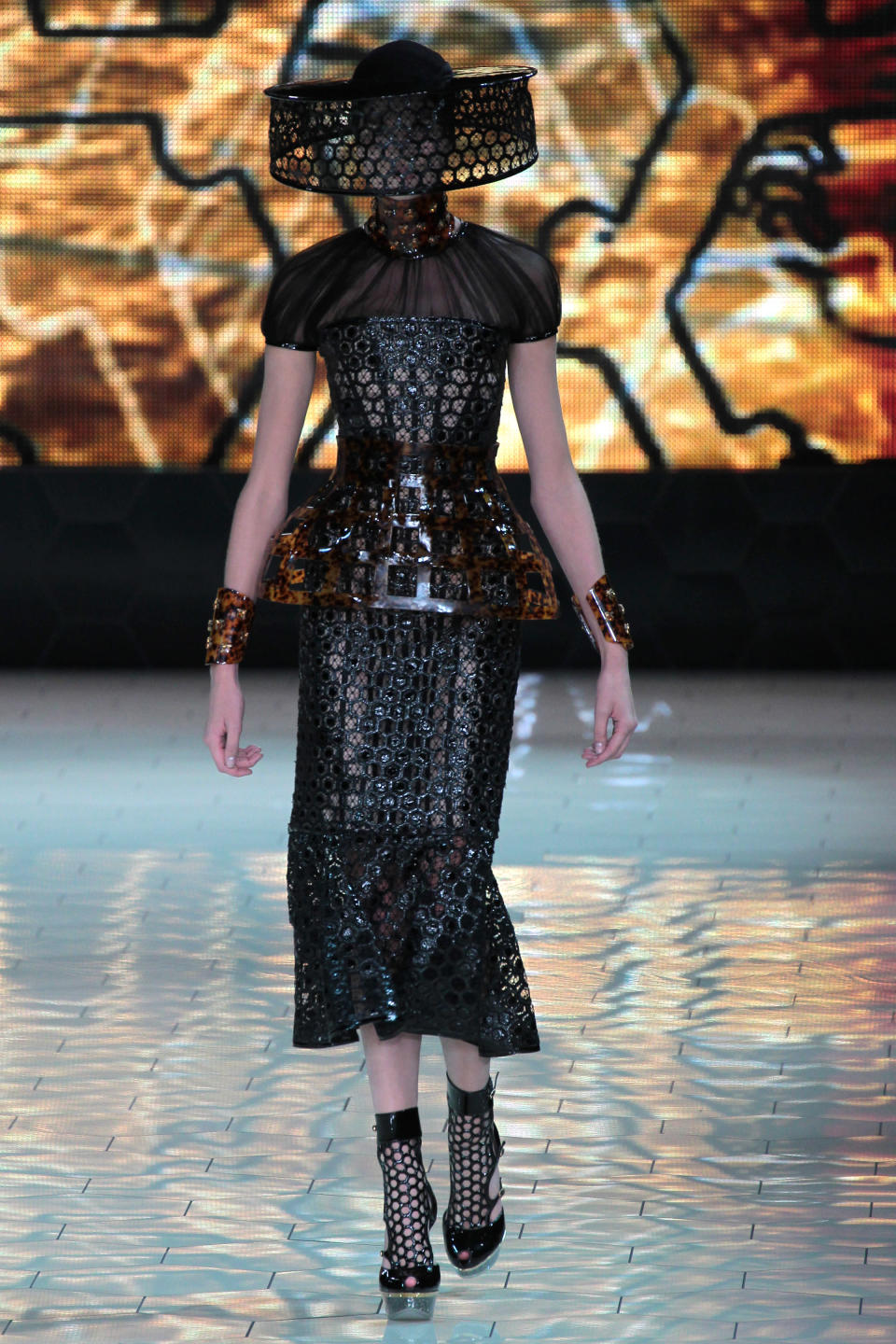 Défilé Alexander McQueen collection printemps/été 2013.