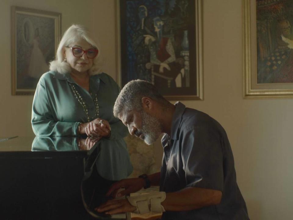 Susana Pérez y Michelle Fragoso en “Amigos”, primer largometraje del conocido artista plástico y cineasta Luis Gispert.