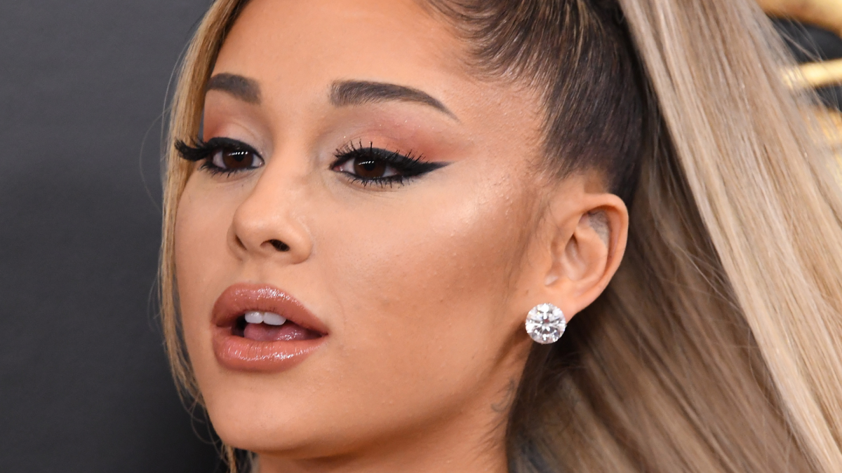 How to Achieve Ariana Grande's Blue Grey Hair Color - wide 6