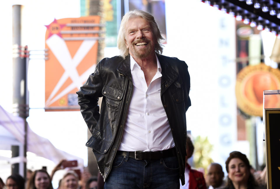 ARCHIVO - En esta fotografía de archivo del 16 de octubre de 2018, el multimillonario británico Richard Branson hace su presentación durante una ceremonia para homenajearlo con una estrella en el Paseo de la Fama de Hollywood, en Los Ángeles. (Foto de Chris Pizzello/Invision/AP Archivo)