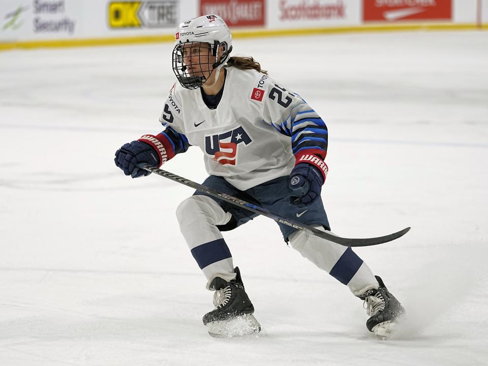 USA forward Alex Carpenter (25) skates against Canada during the first period in a Rivalry Series women's hockey game at Leon's Centre Nov. 21, 2021. Photo by John E. Sokolowski-USA TODAY Sports