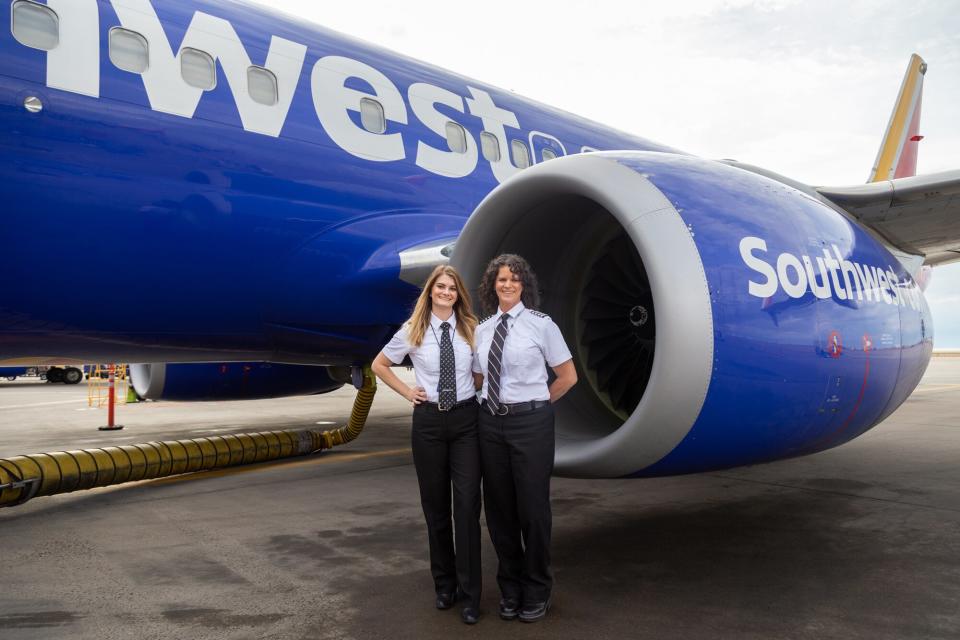 Captain Holly Petitt and First Officer Keely Petitt, Southwest’s First Mother/Daughter Pilot Duo Takes Flight