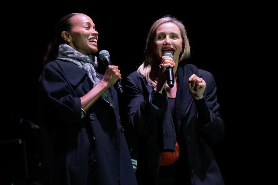 Zoe Saldana y Cameron Diaz 