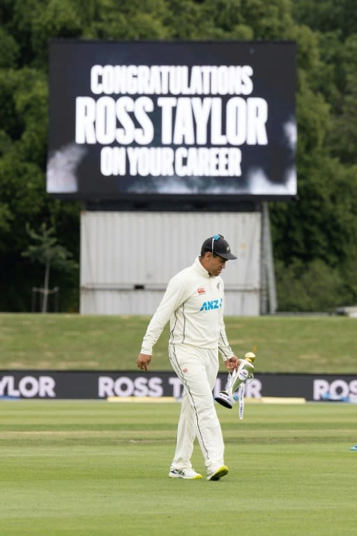 New Zealand's Ross Taylor walks from the field for the last time in a Test match following the end of day three of the second cricket Test match between New Zealand and Bangladesh in Christchurch on January 11, 2022. (AFP/Marty MELVILLE)