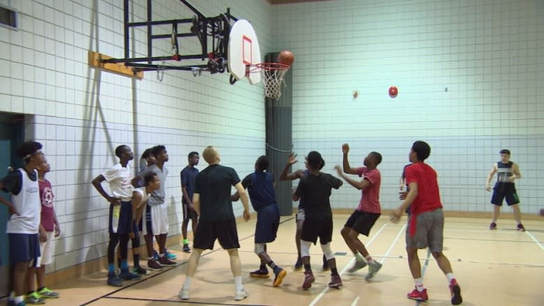 Stay home and go pro: Winnipeg's 1st basketball prep school opening this fall