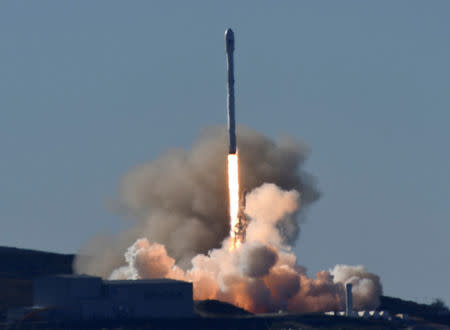 SpaceX Falcon rocket lifts off from Space Launch Complex 4E at Vandenberg Air Force Base, California, U.S., January 14, 2017. REUTERS/Gene Blevins