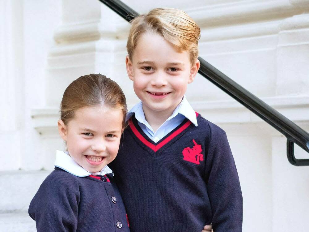 Prinz George ist eifersüchtig auf die Schulaufgaben von Schwester Charlotte. (Bild: imago images / Starface)