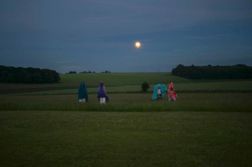 Children play as a 'strawberry’ moon rises on the longest day of the year at Stonehenge on Salisbury Plain in southern England, Britain June 20, 2016. REUTERS/Kieran Doherty