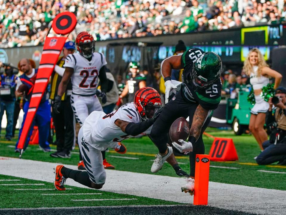 Ty Johnson dives for the end zone against the Cincinnati Bengals.