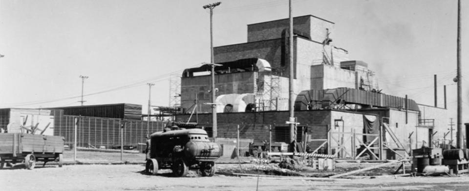 The B Reactor is the world’s first full-scale nuclear reactor. The plutonium produced here was used in the Trinity Test and in the Fat Man bomb dropped on Nagasaki, Japan on August 9, 1945. LIBRARY OF CONGRESS