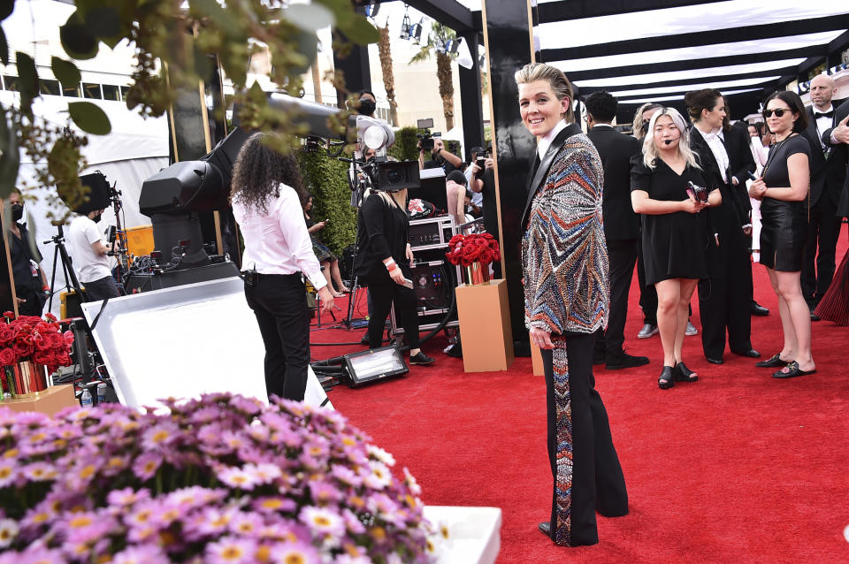 Brandi Carlile llega a la 64ta entrega anual de los premios Grammy, el domingo 3 de abril de 2022 en Las Vegas. (Foto por Jordan Strauss/Invision/AP)