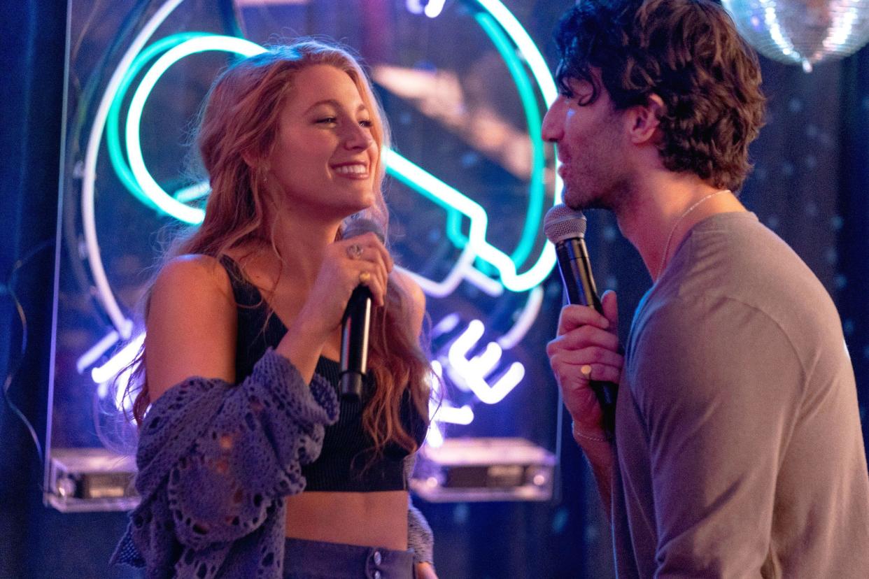 IT ENDS WITH US, from left: Blake Lively, Justin Baldoni, 2024. ph: Nicole Rivelli /© Sony Pictures Releasing /Courtesy Everett Collection